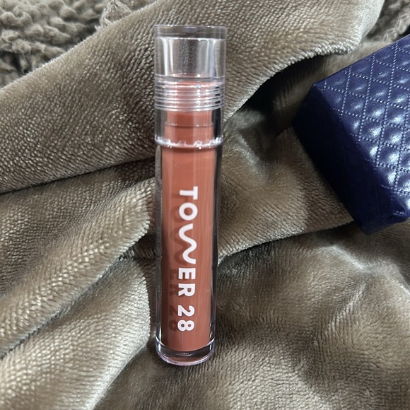 Lip Gloss - Picture 3 of 9